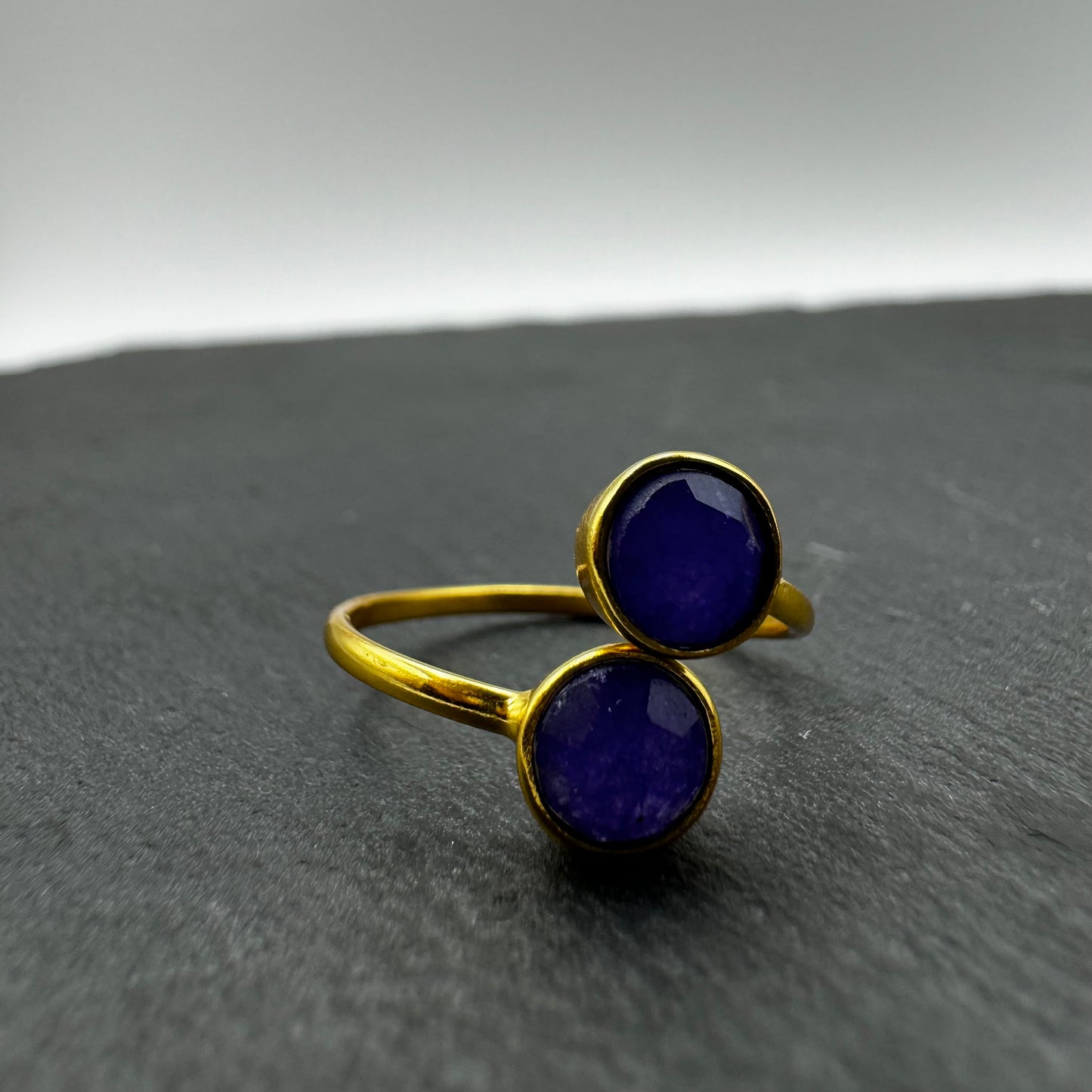 Gredzens no dabīga Tanzanīta (Tanzanite)