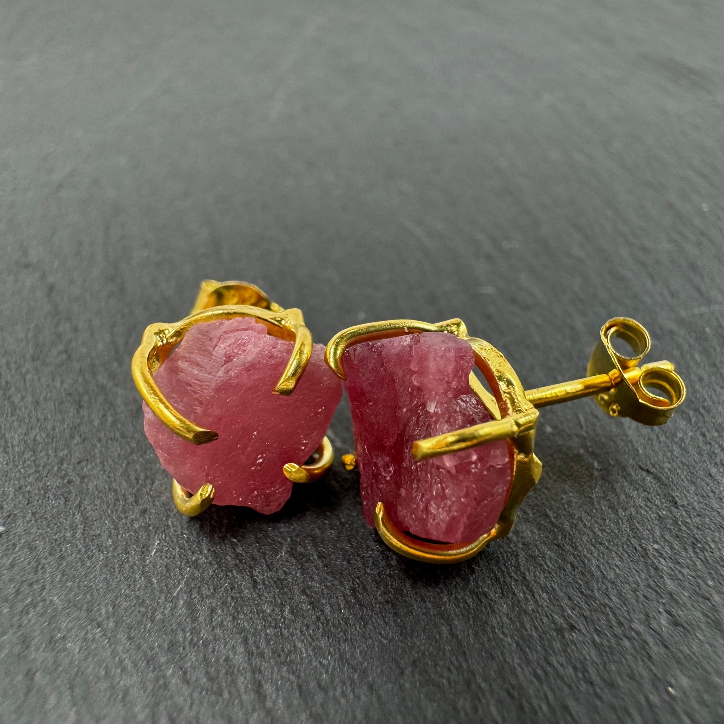 Auskari no dabīgiem Rozā Turmalīna (Pink Tourmaline) akmeņiem