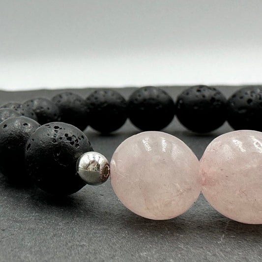 Aproce no dabīgiem Lavas un Rožu kvarca (Lava and Rose Quartz) akmeņiem