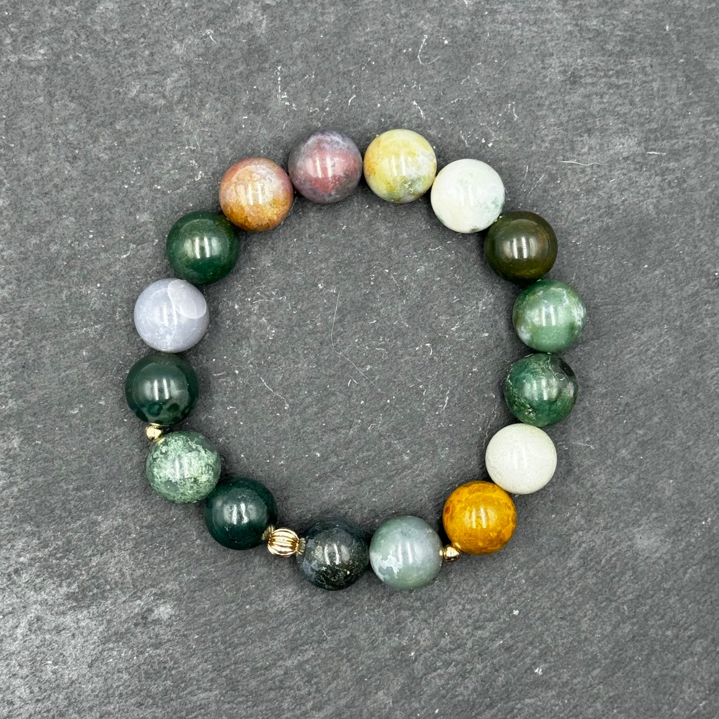 Aproce no dabīgiem Indijas Ahāta (Indian Agate) akmeņiem