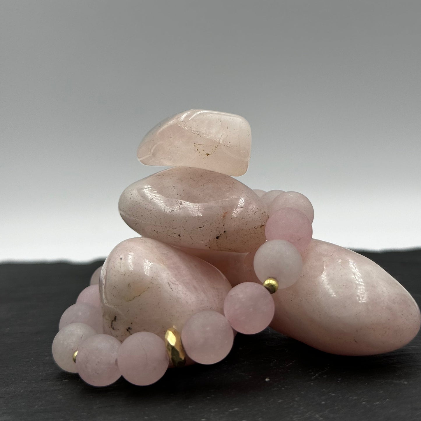 ❗AKCIJAS PRECE❗ Aproce no dabīgiem un neapstrādātiem Rožu Kvarca (Rose Quartz) akmeņiem